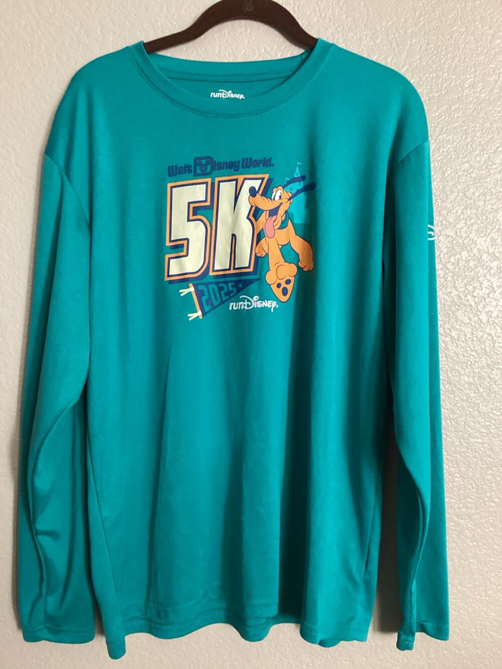 NWOT runDisney 2025 Walt Disney World Marathon Weekend 5K Pluto dry-fit L